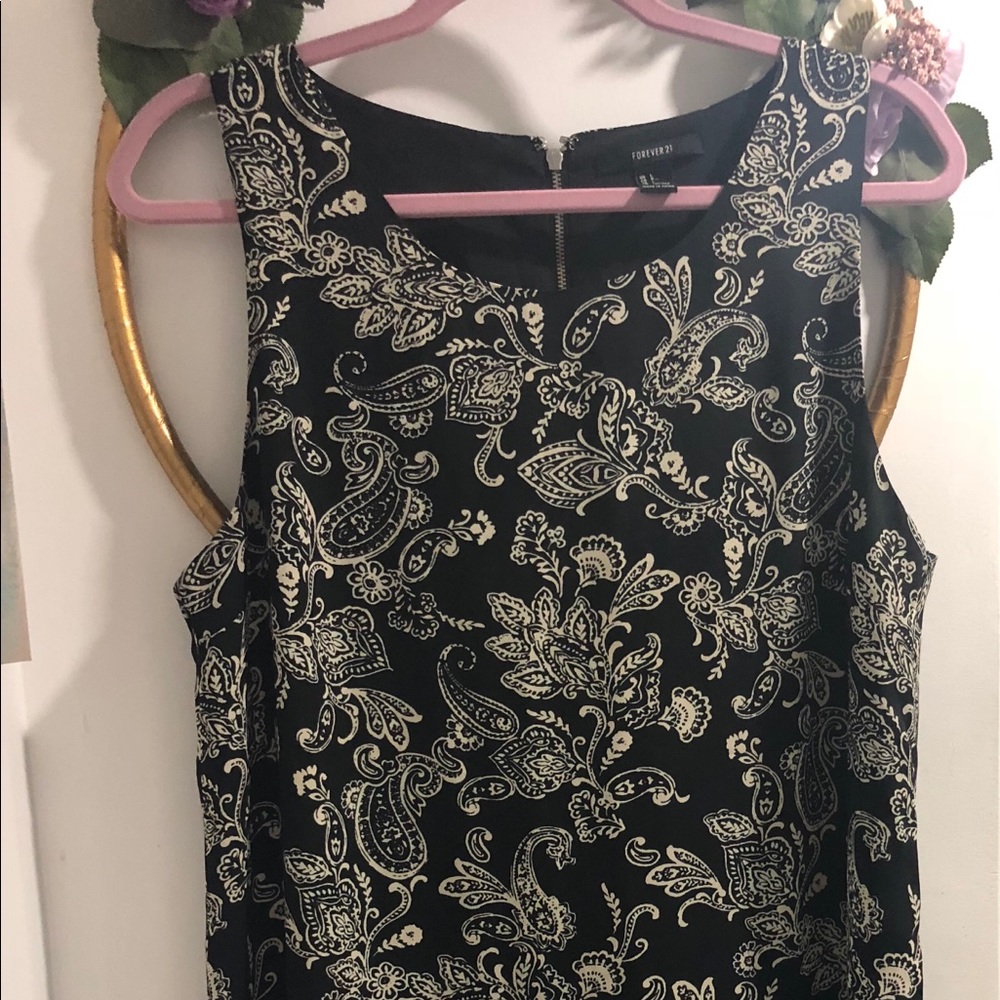 Pretty forever 21 black floral dress, size large.